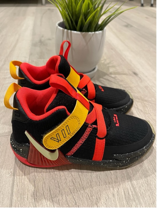 Nike Other - Boy’s Nike LeBron James Witness VII